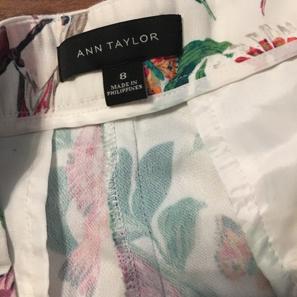 Ann Taylor Bird Printed Shorts Size 8 - Picture 4 of 7